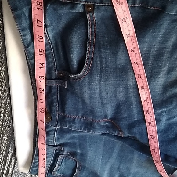 2 pr Time and tru size 16 women's jean shorts. - Picture 8 of 11